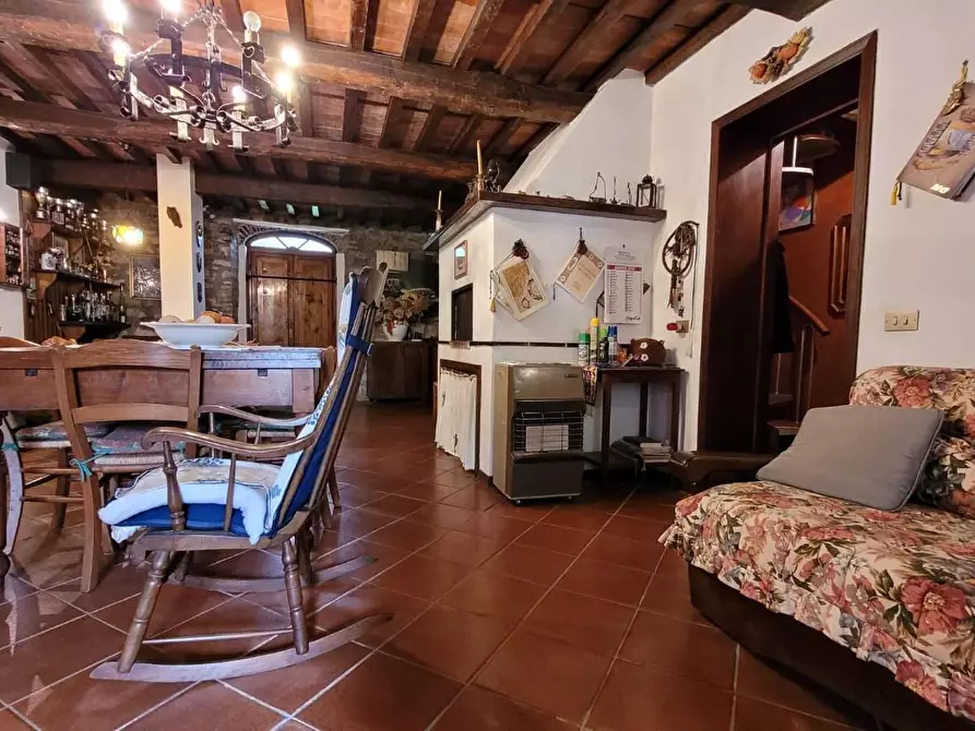 Immagine 32 di Rustico / casale in vendita  a Lucca