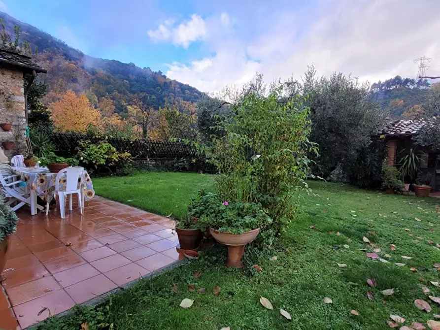 Immagine 45 di Rustico / casale in vendita  a Lucca