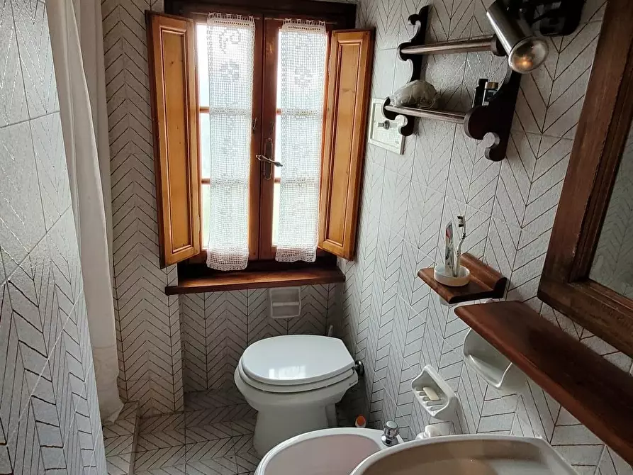 Immagine 27 di Rustico / casale in vendita  a Lucca