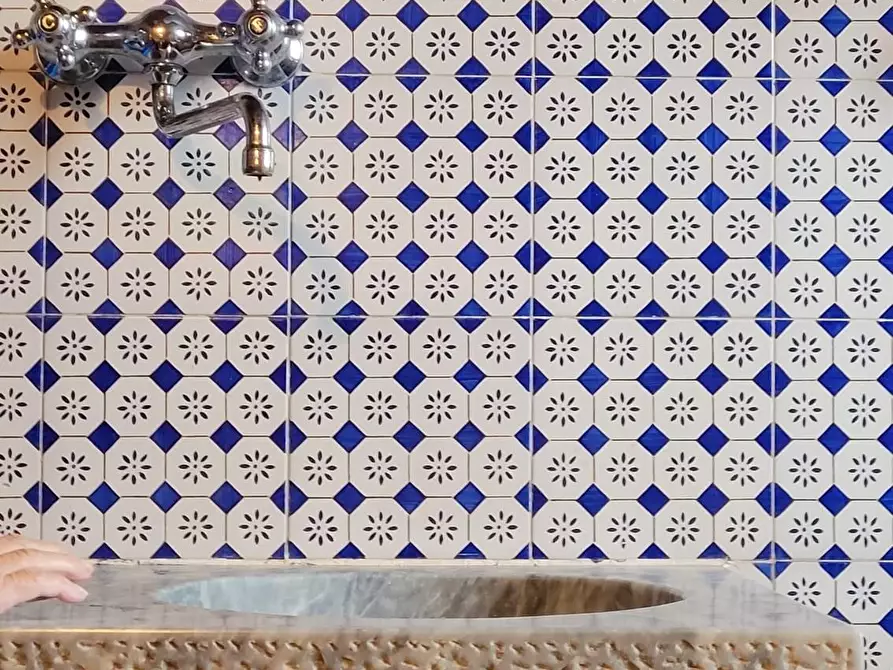 Immagine 9 di Rustico / casale in vendita  a Lucca