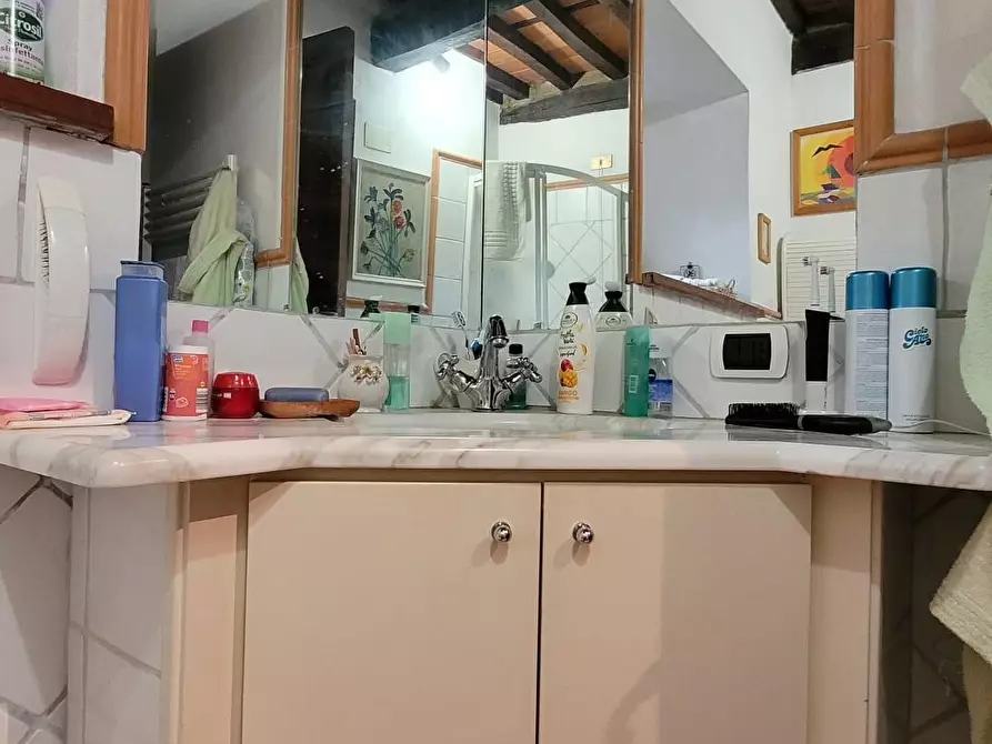 Immagine 39 di Rustico / casale in vendita  a Lucca