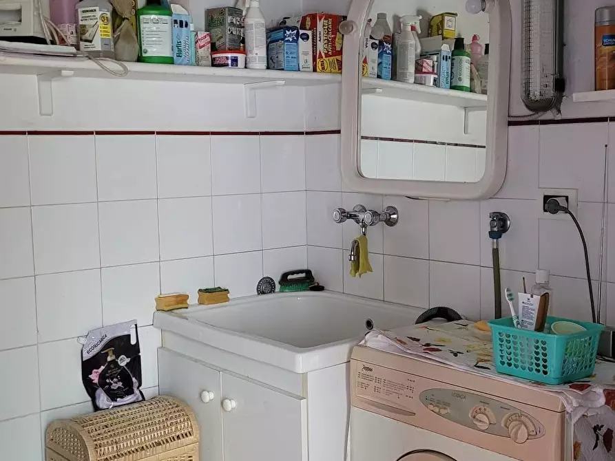 Immagine 50 di Rustico / casale in vendita  a Lucca