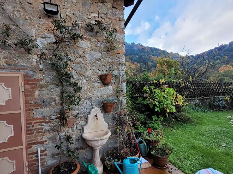 Immagine 41 di Rustico / casale in vendita  a Lucca