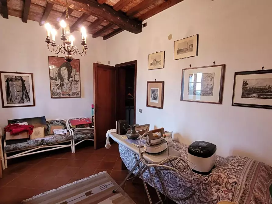 Immagine 11 di Rustico / casale in vendita  a Lucca