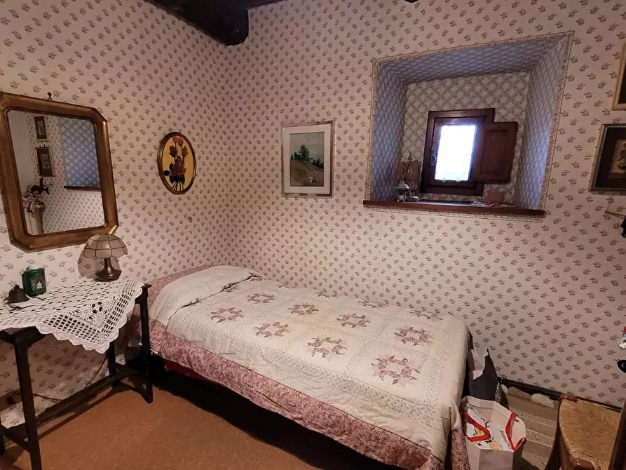 Immagine 38 di Rustico / casale in vendita  a Lucca