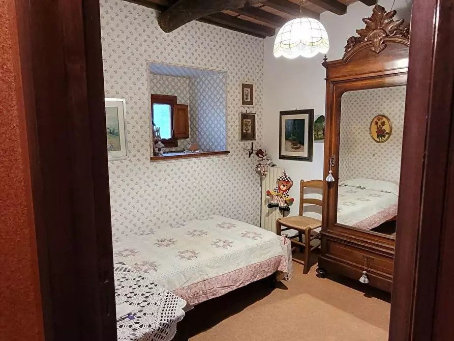 Immagine 37 di Rustico / casale in vendita  a Lucca