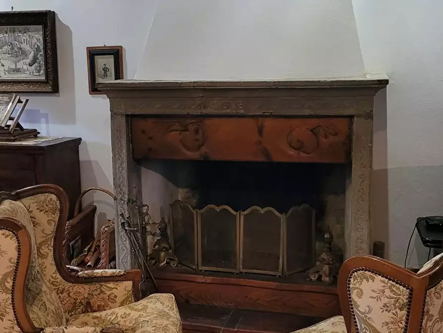 Immagine 4 di Rustico / casale in vendita  a Lucca