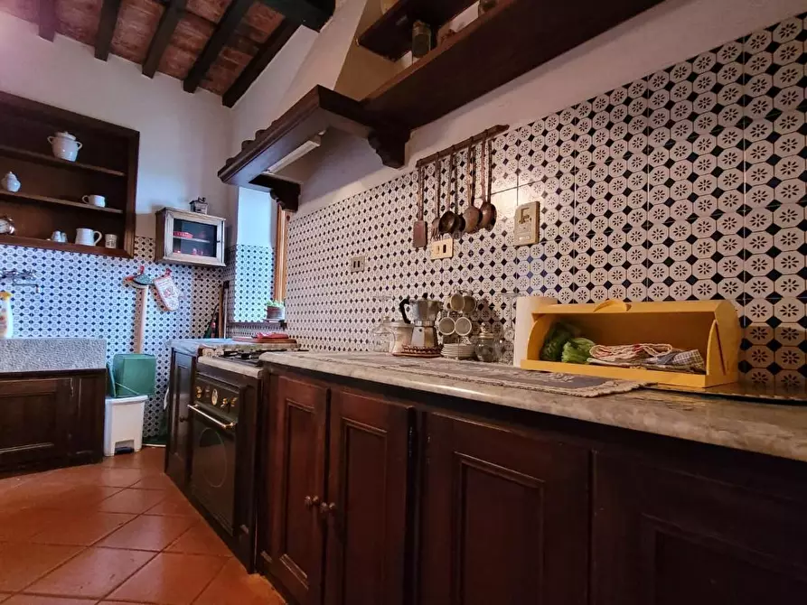 Immagine 7 di Rustico / casale in vendita  a Lucca