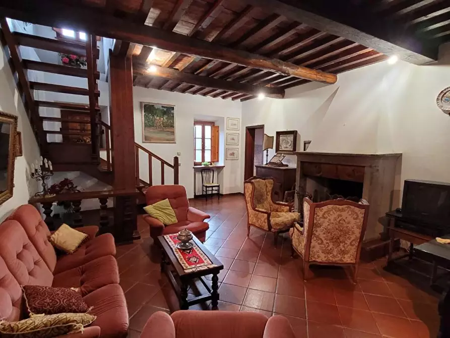 Immagine 3 di Rustico / casale in vendita  a Lucca