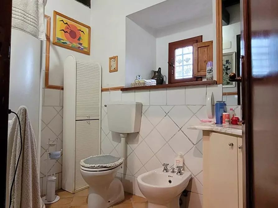 Immagine 40 di Rustico / casale in vendita  a Lucca