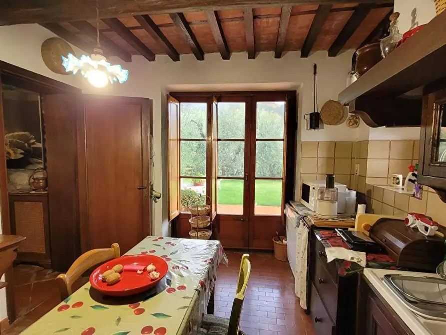 Immagine 35 di Rustico / casale in vendita  a Lucca