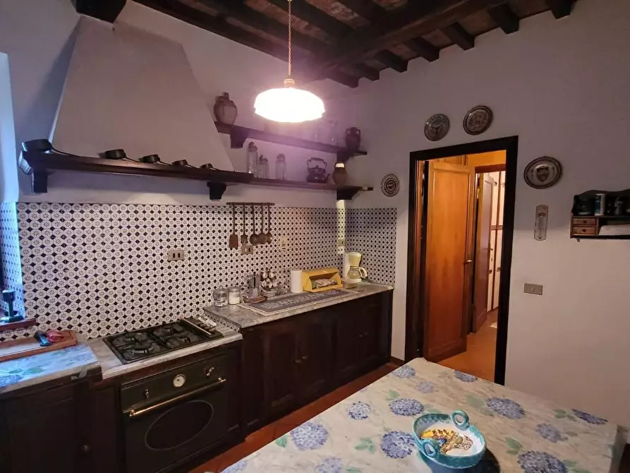 Immagine 8 di Rustico / casale in vendita  a Lucca