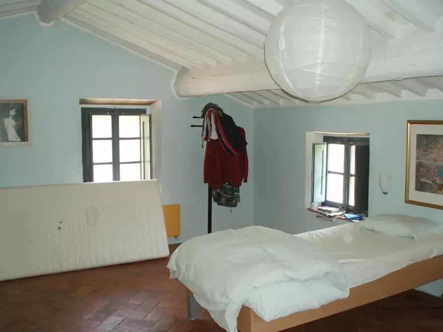 Immagine 4 di Rustico / casale in vendita  a Lucca