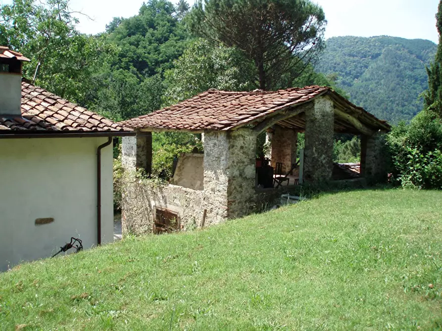 Immagine 5 di Rustico / casale in vendita  a Lucca