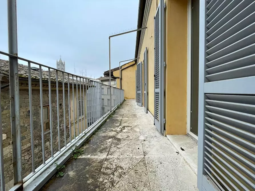 Immagine 15 di Mansarda in vendita  a Siena