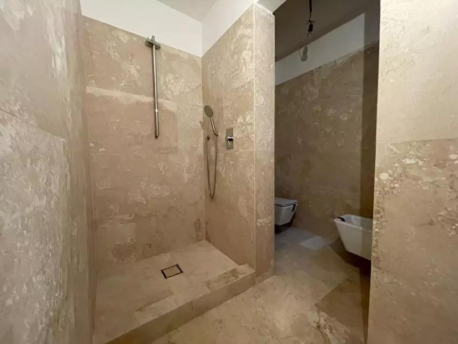 Immagine 10 di Mansarda in vendita  a Siena