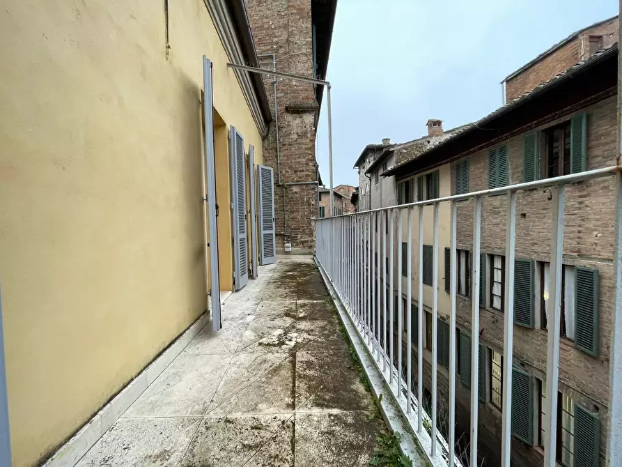 Immagine 16 di Mansarda in vendita  a Siena
