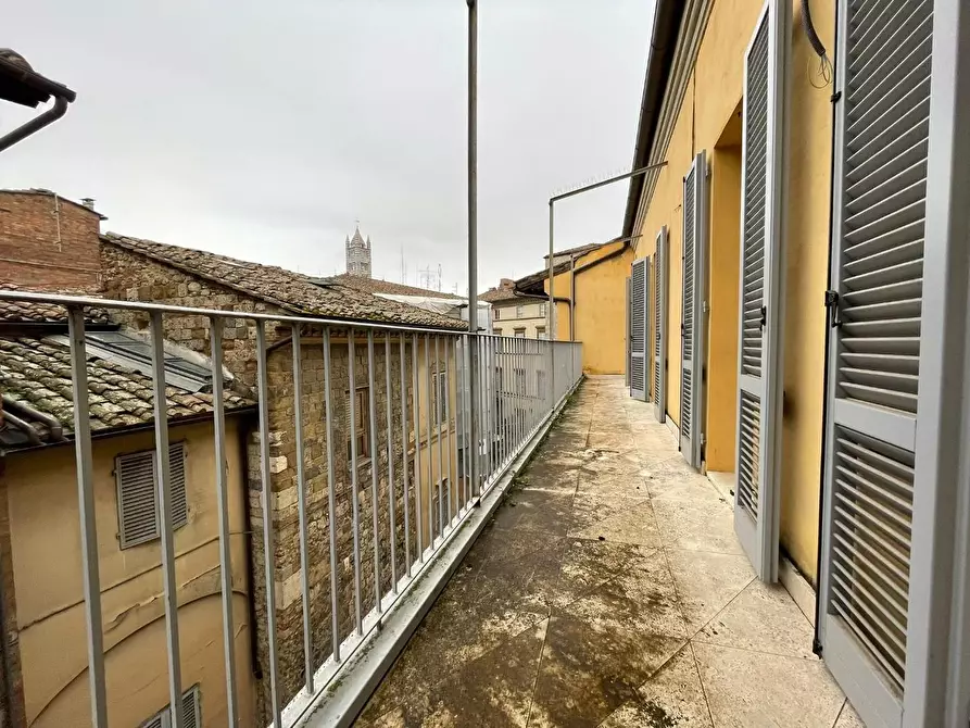 Immagine 14 di Mansarda in vendita  a Siena