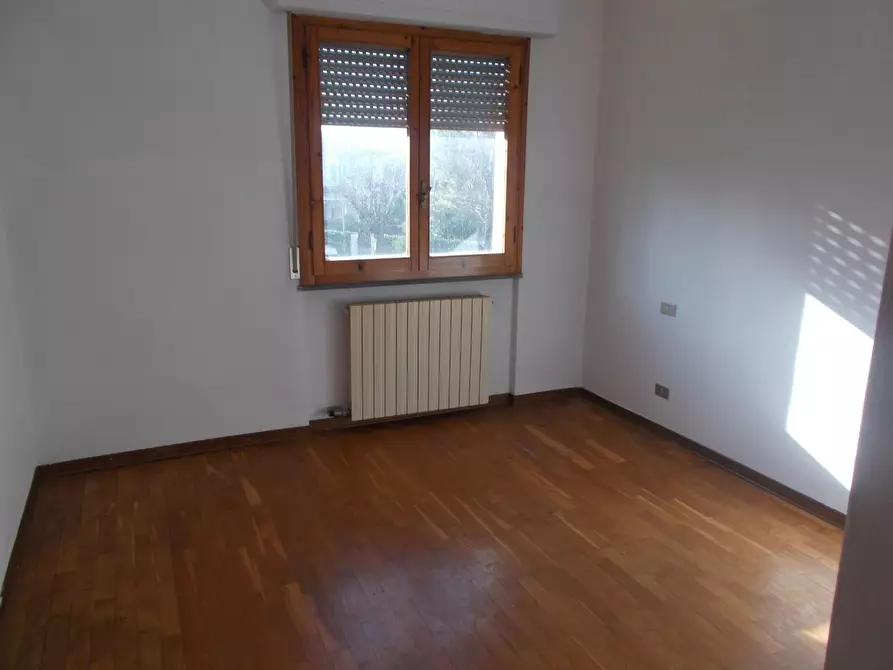 Immagine 10 di Villetta a schiera in vendita  a Pietrasanta