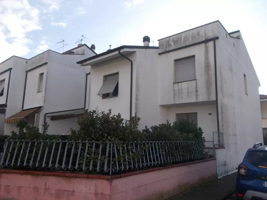 Immagine 4 di Villetta a schiera in vendita  a Pietrasanta