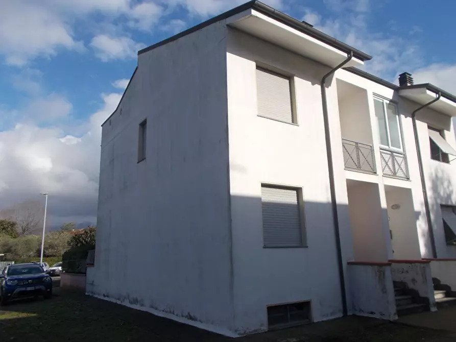 Immagine 3 di Villetta a schiera in vendita  a Pietrasanta