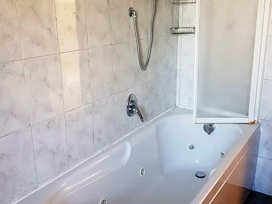 Immagine 15 di Appartamento in vendita  a Massa