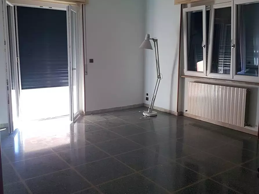 Immagine 3 di Appartamento in vendita  a Massa