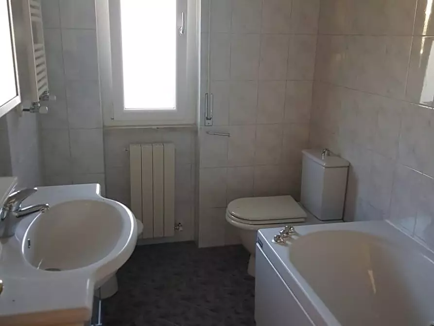 Immagine 16 di Appartamento in vendita  a Massa