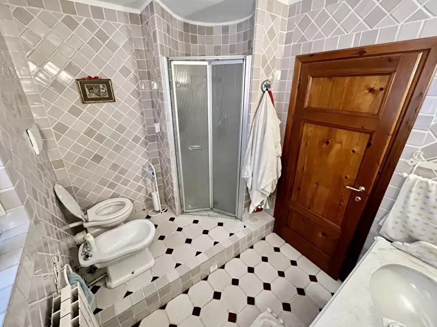 Immagine 37 di Villa in vendita  a Capannori