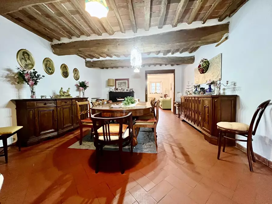 Immagine 50 di Villa in vendita  a Capannori