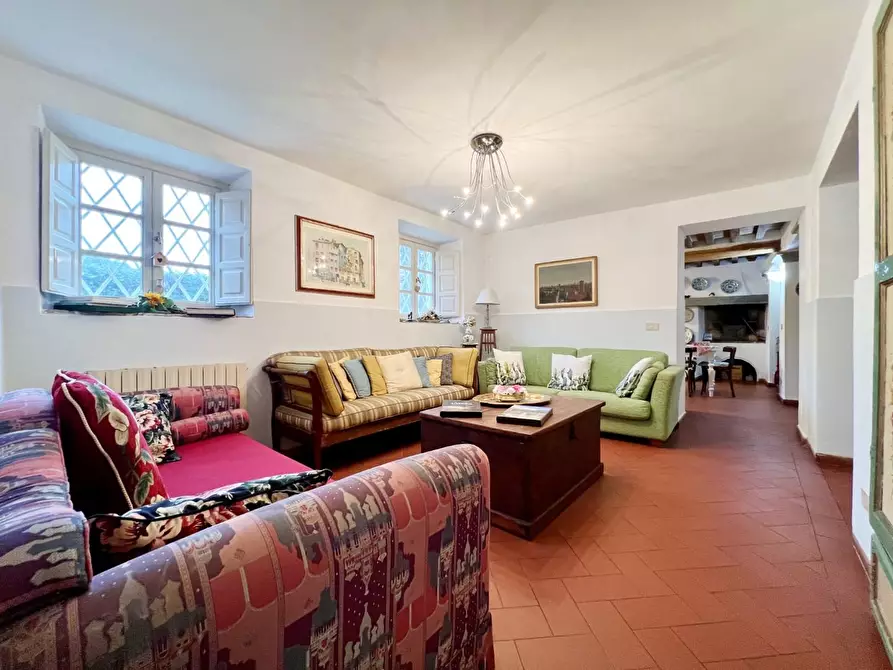 Immagine 39 di Villa in vendita  a Capannori