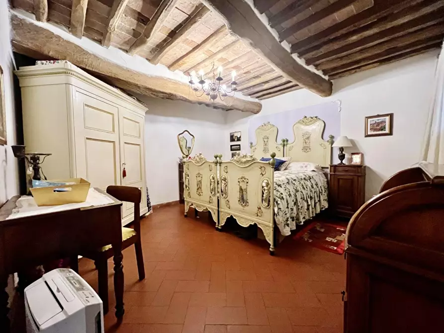 Immagine 51 di Villa in vendita  a Capannori