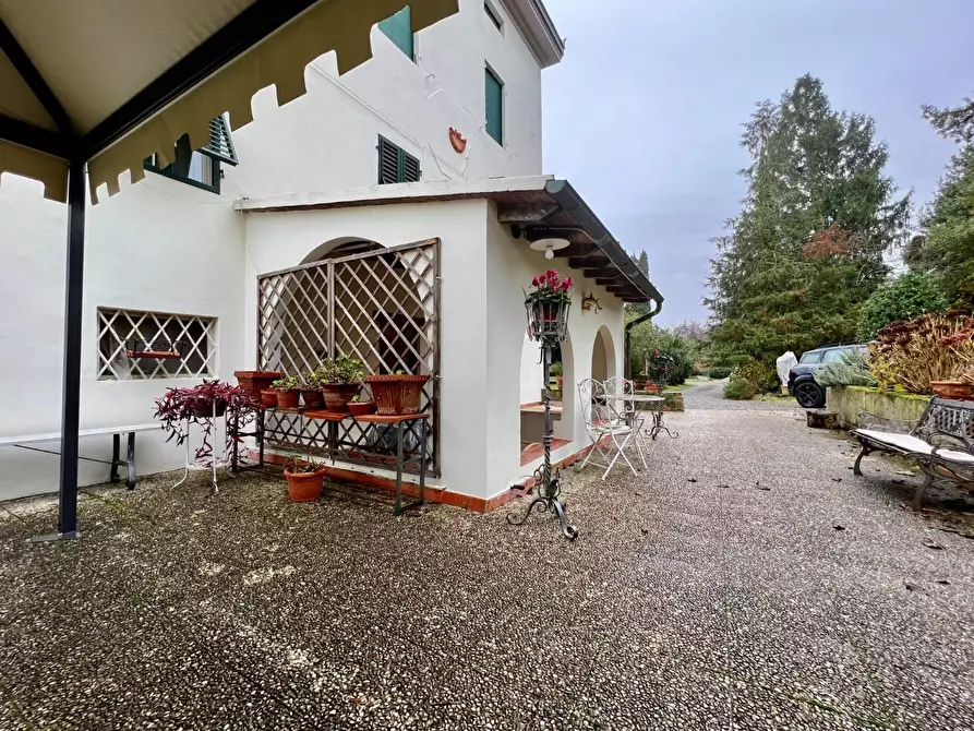 Immagine 30 di Villa in vendita  a Capannori