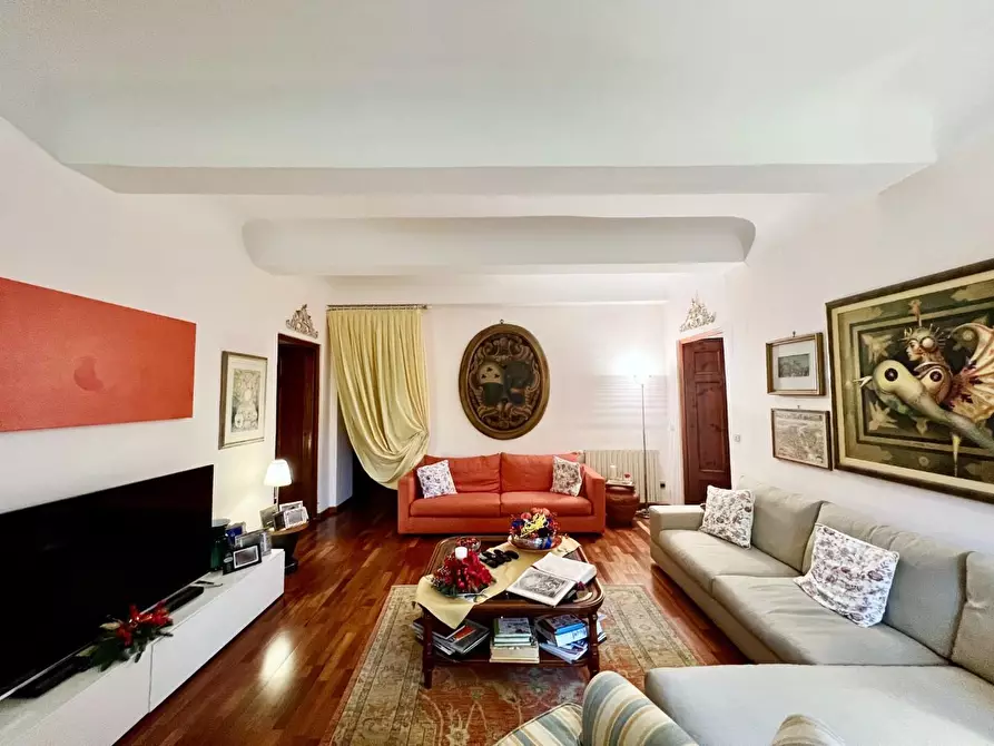 Immagine 5 di Villa in vendita  a Capannori