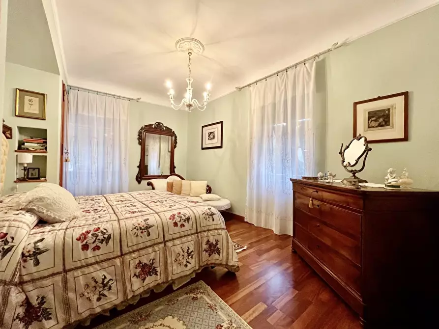 Immagine 18 di Villa in vendita  a Capannori