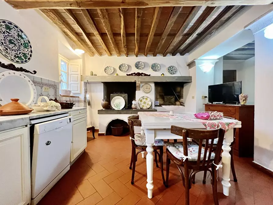 Immagine 42 di Villa in vendita  a Capannori