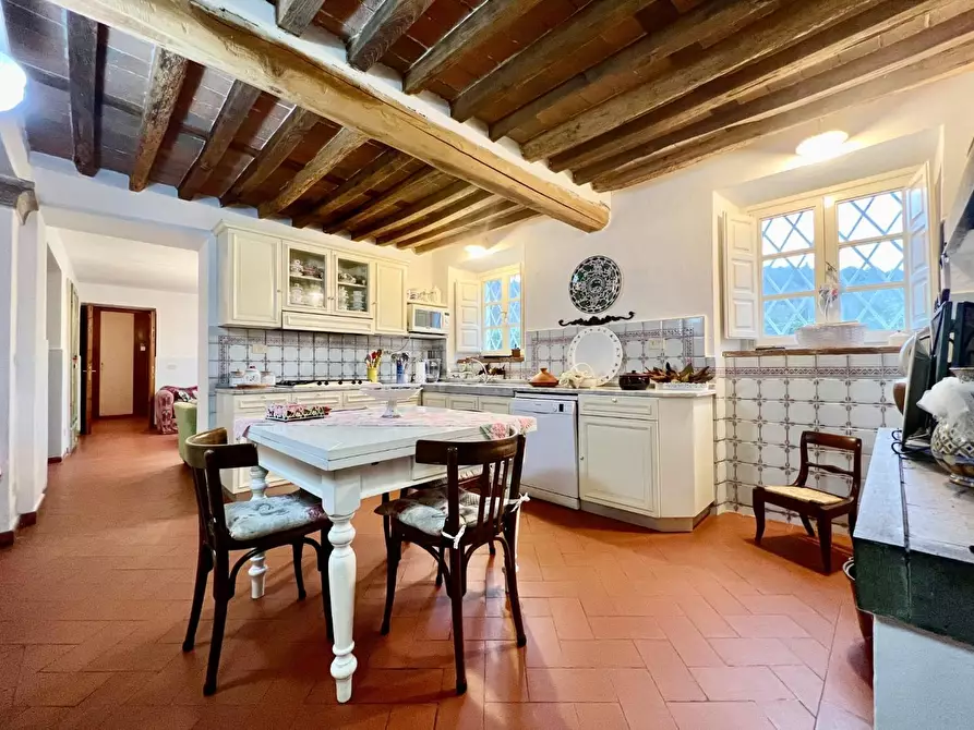 Immagine 43 di Villa in vendita  a Capannori