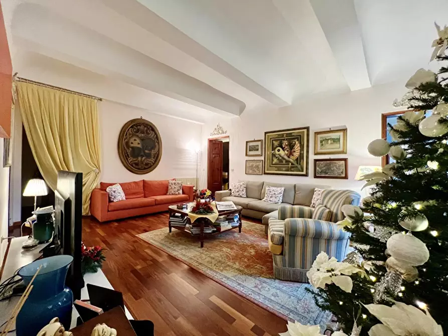 Immagine 6 di Villa in vendita  a Capannori