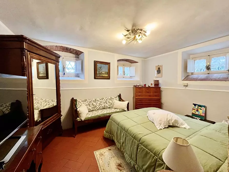 Immagine 33 di Villa in vendita  a Capannori