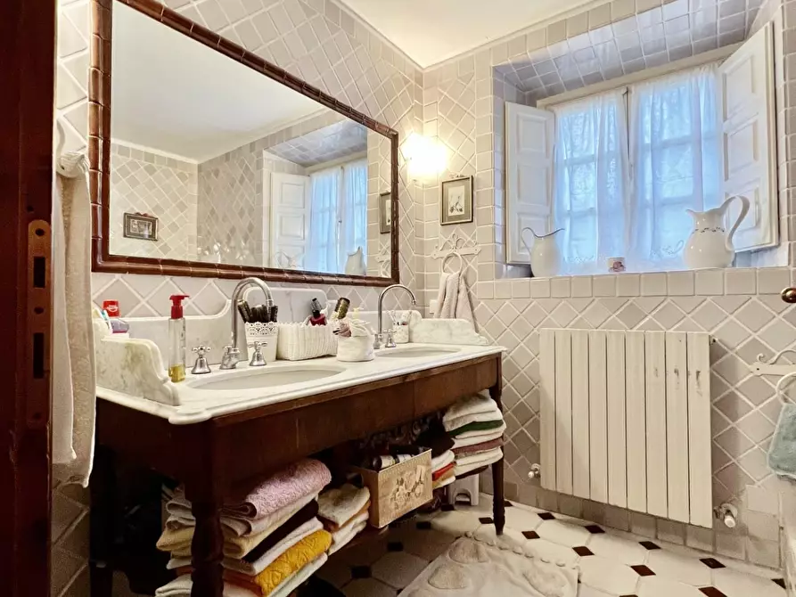 Immagine 36 di Villa in vendita  a Capannori