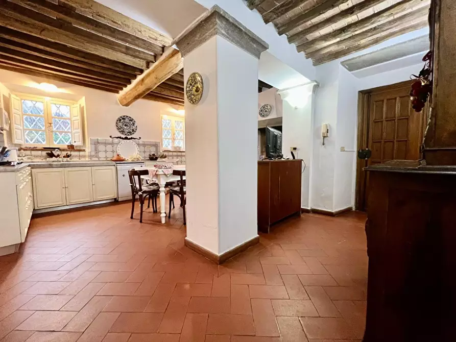 Immagine 47 di Villa in vendita  a Capannori