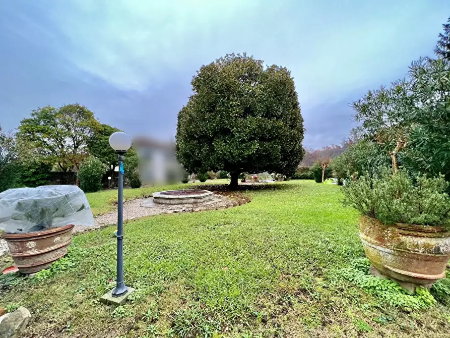 Immagine 58 di Villa in vendita  a Capannori