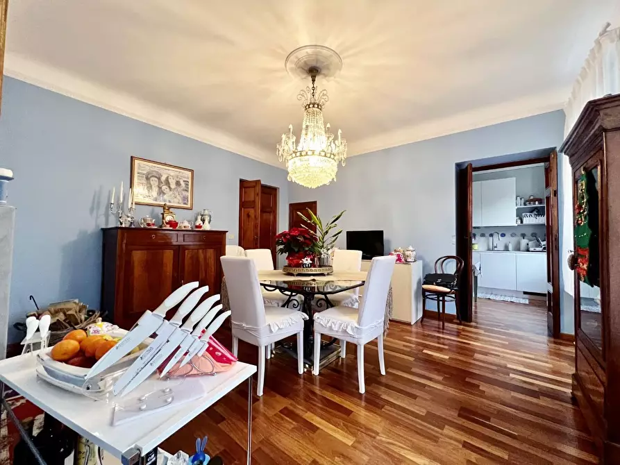 Immagine 10 di Villa in vendita  a Capannori