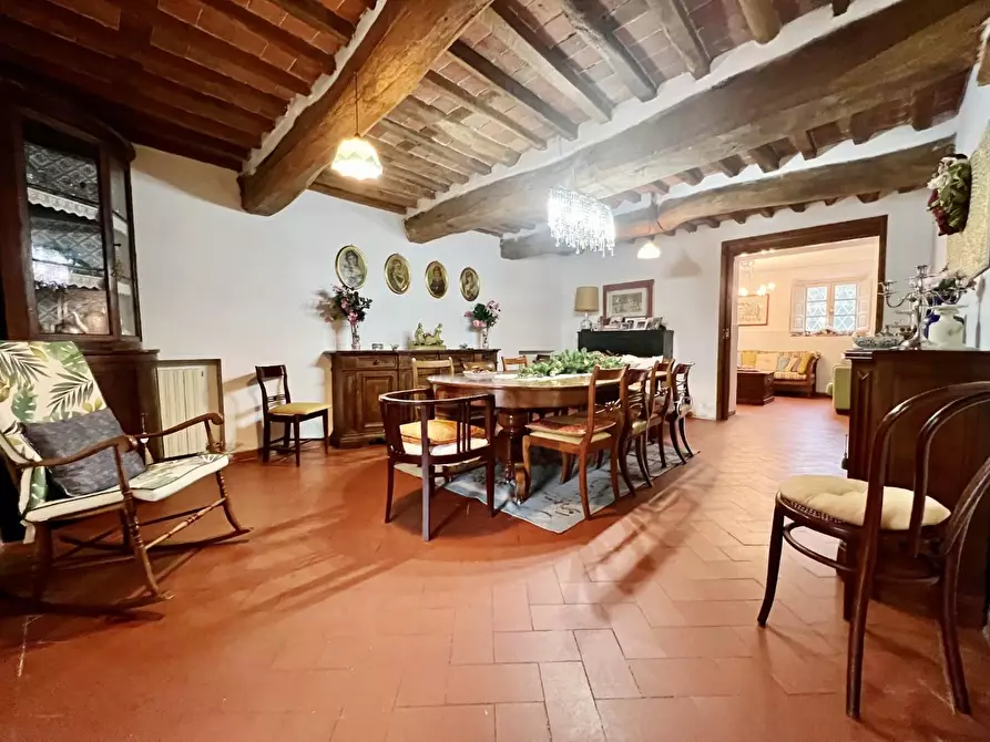 Immagine 49 di Villa in vendita  a Capannori