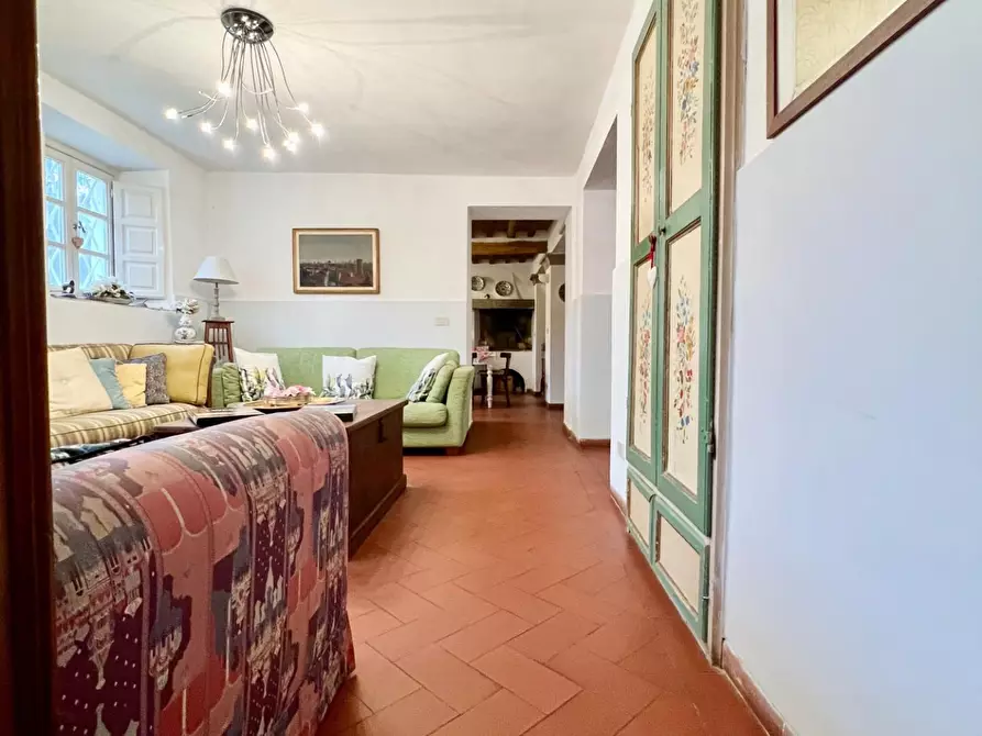 Immagine 38 di Villa in vendita  a Capannori