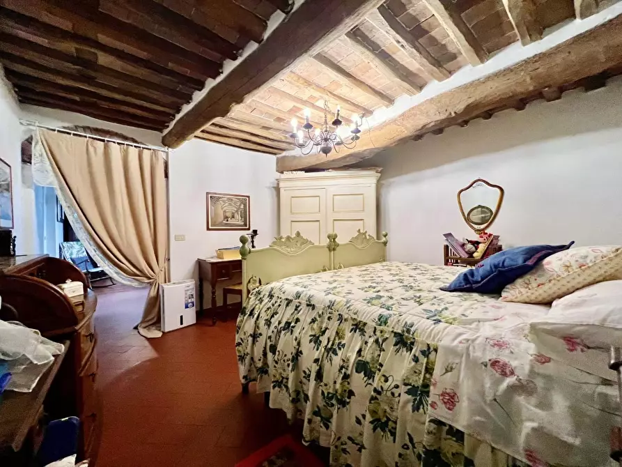 Immagine 52 di Villa in vendita  a Capannori