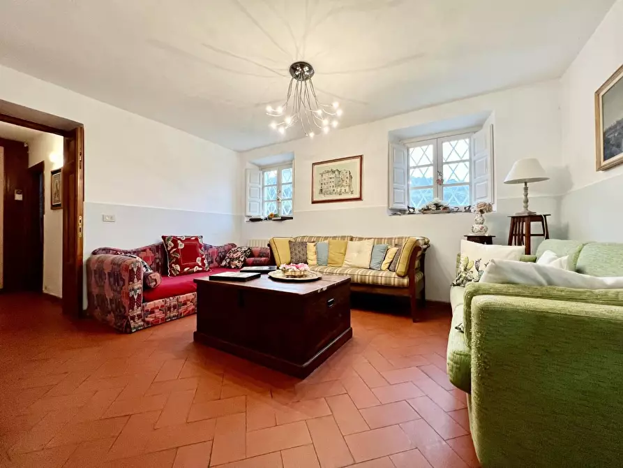 Immagine 40 di Villa in vendita  a Capannori