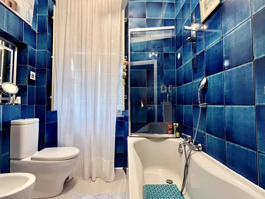 Immagine 21 di Villa in vendita  a Capannori