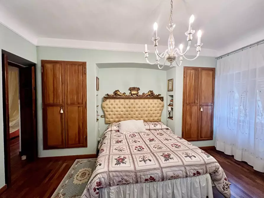 Immagine 19 di Villa in vendita  a Capannori