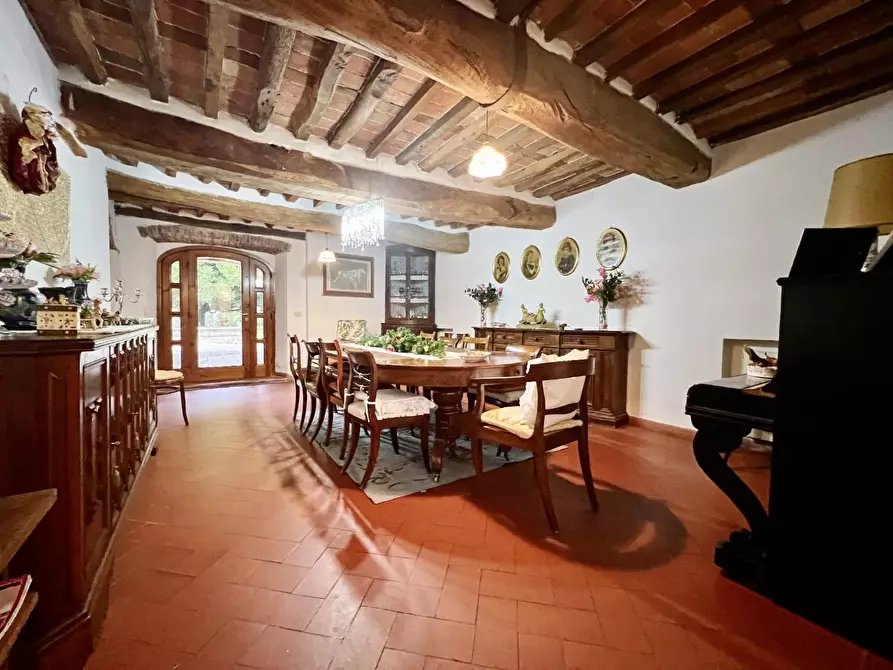 Immagine 48 di Villa in vendita  a Capannori